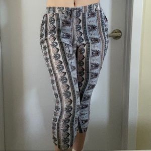 FLORAL PRINT CROPPED PANTS